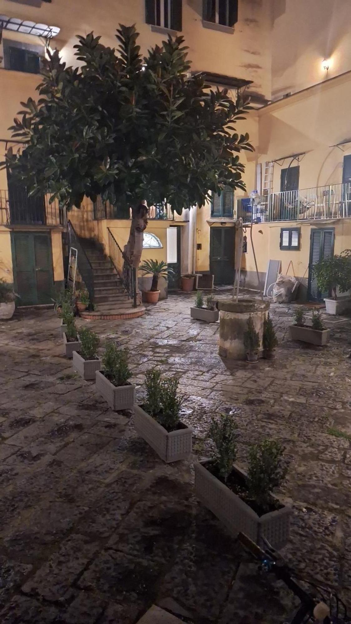 Il Chiostro A Chiaia * Naples