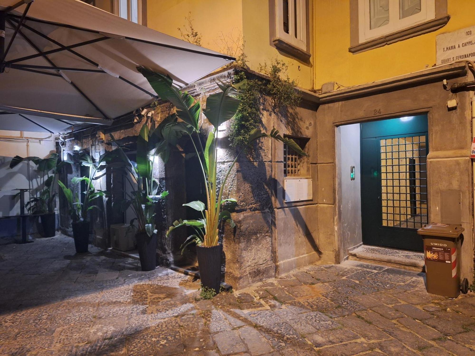 Il Chiostro A Chiaia * Naples